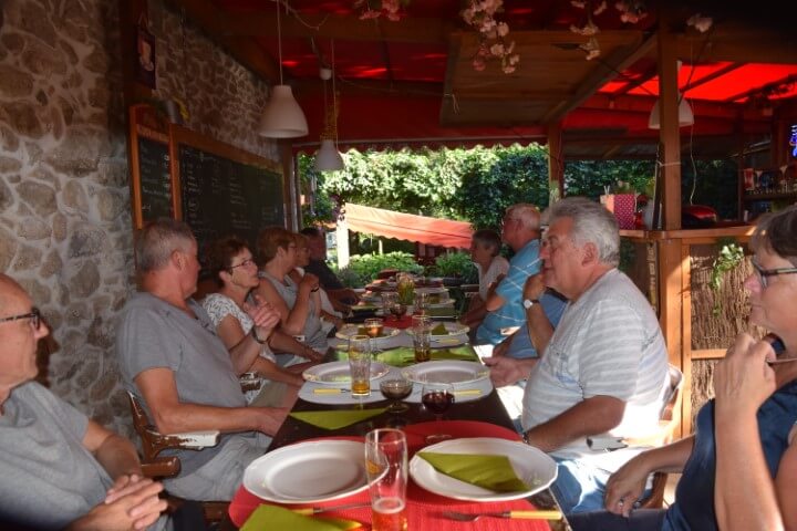 Table d hote op onze SVR camping in het voorjaar