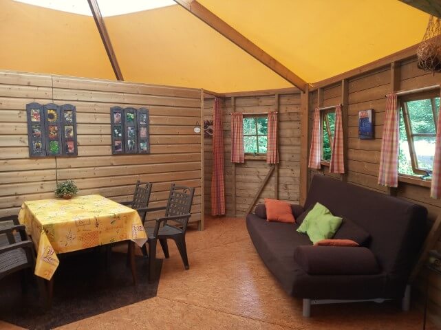 Mooi ruim tentchalet op onze camping